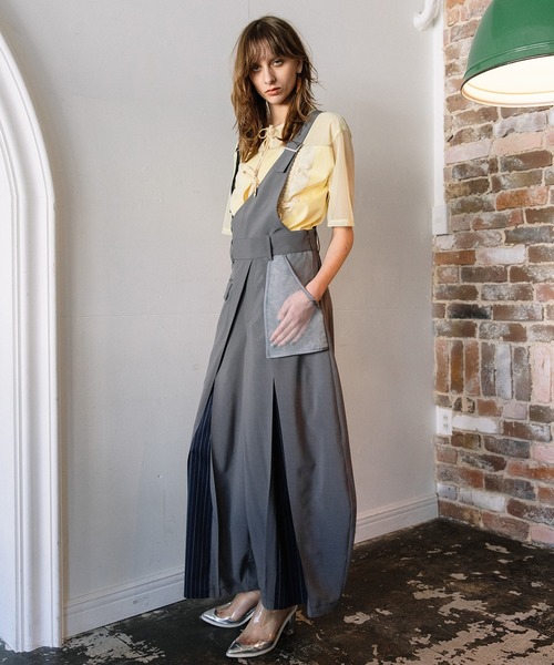 AULA AILA（アウラアイラ）の「タックアシンメトリーサロペット（サロペット/オーバーオール・レディース・グレイッシュベージュ/ブラック/グレー・1/0）」の3枚目の写真