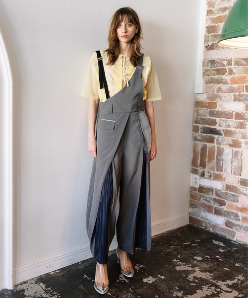 AULA AILA（アウラアイラ）の「タックアシンメトリーサロペット（サロペット/オーバーオール・レディース・グレイッシュベージュ/ブラック/グレー・1/0）」の4枚目の写真