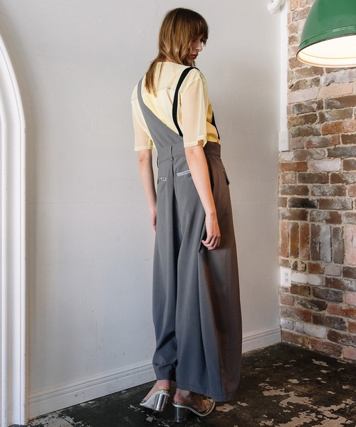 AULA AILA（アウラアイラ）の「タックアシンメトリーサロペット（サロペット/オーバーオール・レディース・グレイッシュベージュ/ブラック/グレー・1/0）」の5枚目の写真