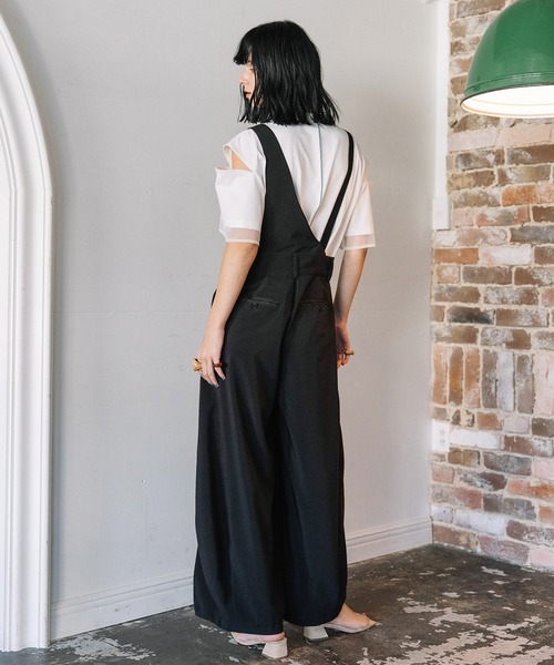 AULA AILA（アウラアイラ）の「タックアシンメトリーサロペット（サロペット/オーバーオール・レディース・グレイッシュベージュ/ブラック/グレー・1/0）」の14枚目の写真