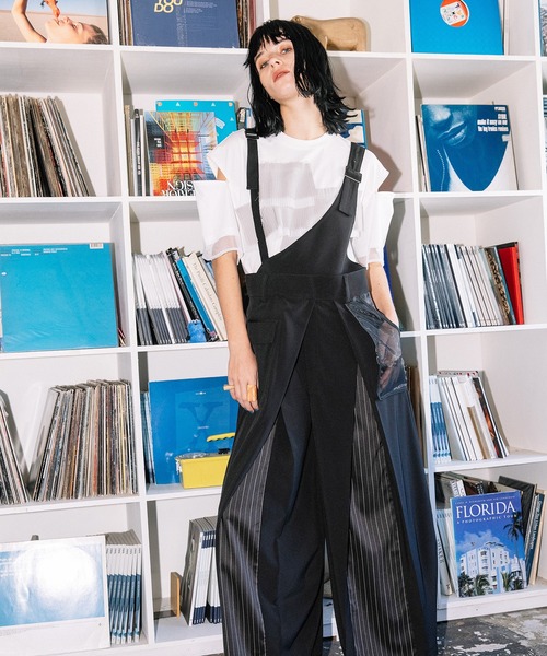 AULA AILA（アウラアイラ）の「タックアシンメトリーサロペット（サロペット/オーバーオール・レディース・グレイッシュベージュ/ブラック/グレー・1/0）」の10枚目の写真