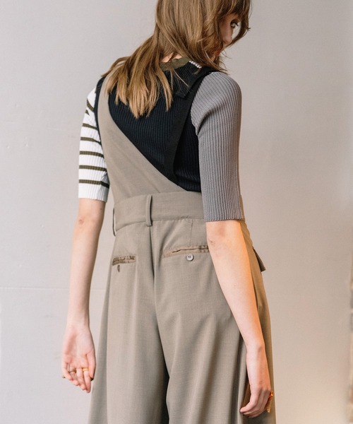AULA AILA（アウラアイラ）の「タックアシンメトリーサロペット（サロペット/オーバーオール・レディース・グレイッシュベージュ/ブラック/グレー・1/0）」の18枚目の写真