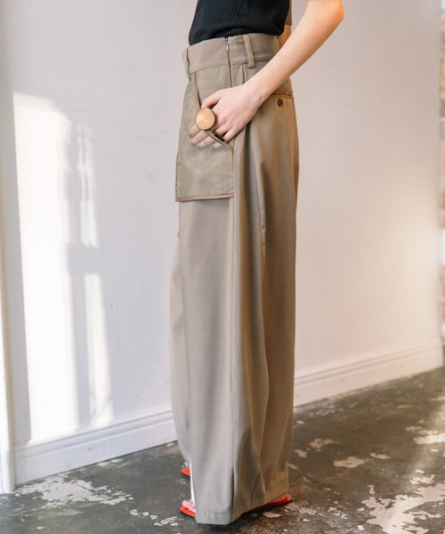 AULA AILA（アウラアイラ）の「タックアシンメトリーサロペット（サロペット/オーバーオール・レディース・グレイッシュベージュ/ブラック/グレー・1/0）」の20枚目の写真