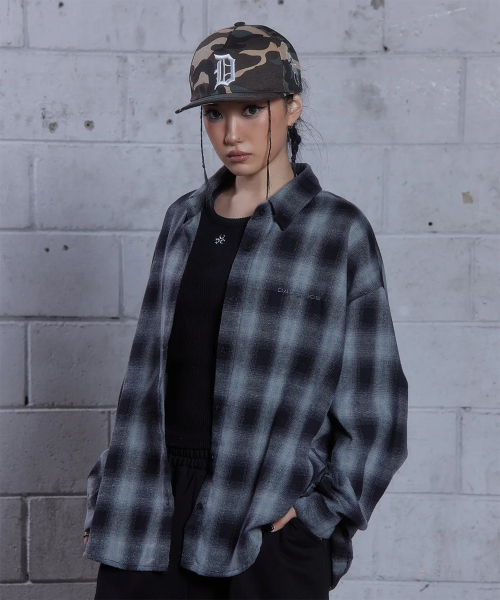 DAUSPICE（ディーオスピス）の「(DUC) Logo ombre checkshirt Black（シャツ/ブラウス・レディース・ブラック・ONE SIZE）」の4枚目の写真