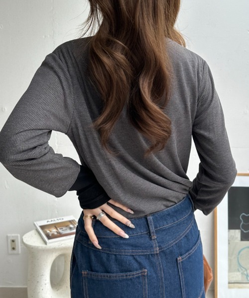 umune(ウムネ)の「カットソー 長袖 ヘンリーネック ワッフル生地 レイヤード セット アンサンブル 重ね着風 リブ仕様 カジュアル トップス 秋 冬(Tシャツ/カットソー・レディース・オフホワイト/グレー/テラコッタ・FREE)」の18枚目の写真