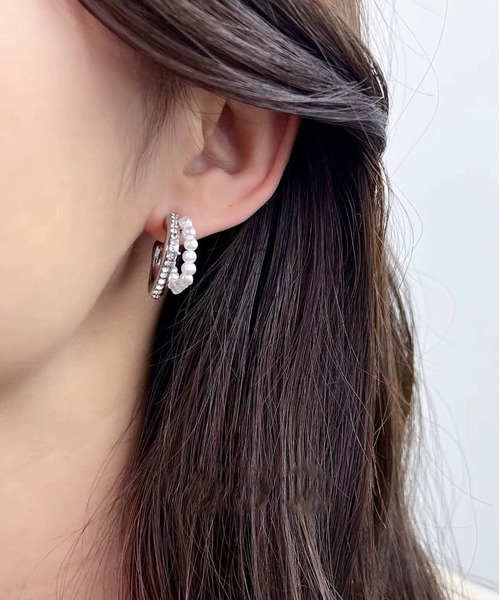 LA VORAGINE(ラ ヴォラジネ)の「二連エコパールジルコニアピアス(ピアス(両耳用)・レディース・シルバー/ゴールド・FREE)」の1枚目の写真