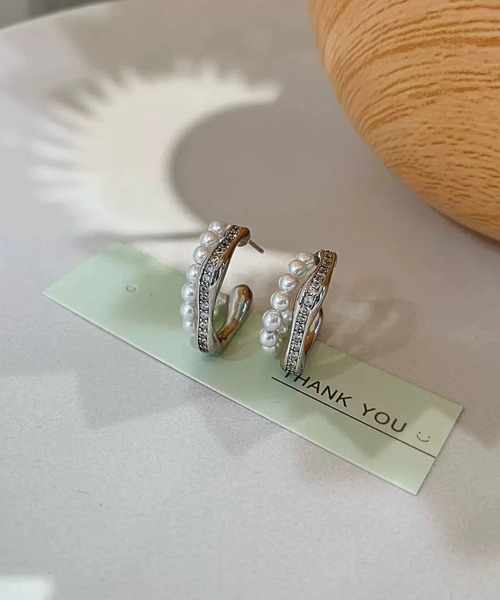 LA VORAGINE(ラ ヴォラジネ)の「二連エコパールジルコニアピアス(ピアス(両耳用)・レディース・シルバー/ゴールド・FREE)」の7枚目の写真