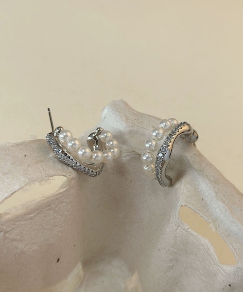 LA VORAGINE(ラ ヴォラジネ)の「二連エコパールジルコニアピアス(ピアス(両耳用)・レディース・シルバー/ゴールド・FREE)」の9枚目の写真