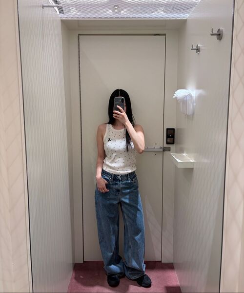Rest&Recreation（レストアンドレクリエーション）の「LOW RISE STITCH JEANS - BLUE（デニムパンツ・レディース・その他・X-SMALL/SMALL/MEDIUM）」の2枚目の写真