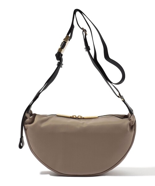 VIOLAd'ORO（ヴィオラドーロ）の「VIOLAd'ORO BIANCA ナイロンボディバッグ（ショルダーバッグ・レディース・ベージュ/レッド/カーキ・FREE）」の2枚目の写真