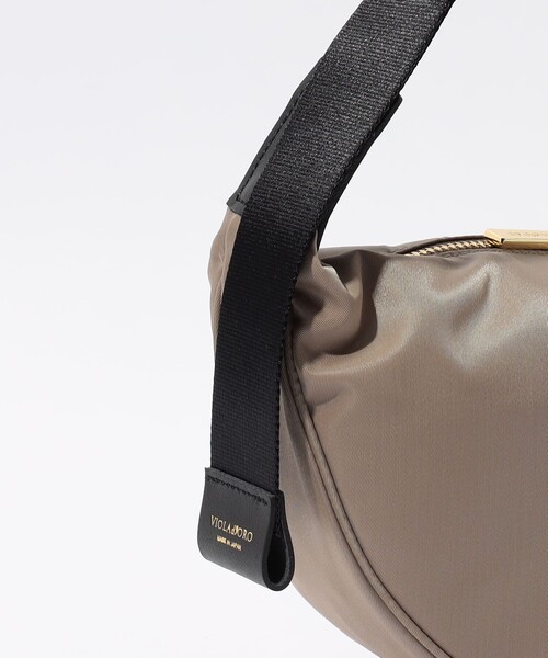 VIOLAd'ORO（ヴィオラドーロ）の「VIOLAd'ORO BIANCA ナイロンボディバッグ（ショルダーバッグ・レディース・ベージュ/レッド/カーキ・FREE）」の16枚目の写真