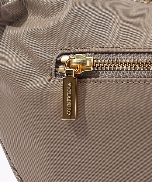 VIOLAd'ORO（ヴィオラドーロ）の「VIOLAd'ORO BIANCA ナイロンボディバッグ（ショルダーバッグ・レディース・ベージュ/レッド/カーキ・FREE）」の13枚目の写真