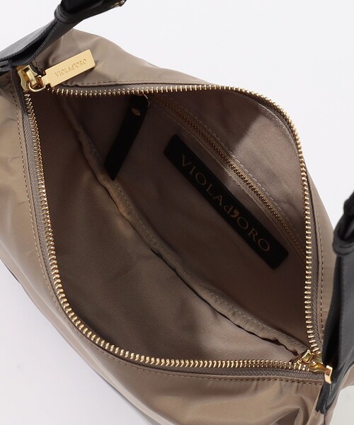 VIOLAd'ORO（ヴィオラドーロ）の「VIOLAd'ORO BIANCA ナイロンボディバッグ（ショルダーバッグ・レディース・ベージュ/レッド/カーキ・FREE）」の11枚目の写真