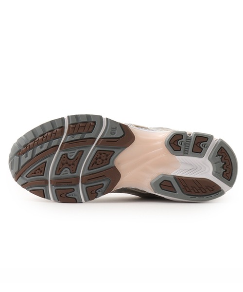 ASICS(アシックス)の「asics GEL-NIMBUS 10.1 / アシックス ゲルニンバス 10.1(スニーカー・メンズ・グレー・25.0cm/24.5cm/24.0cm/23.5cm/28.0cm/27.5cm/27.0cm/26.5cm)」の2枚目の写真