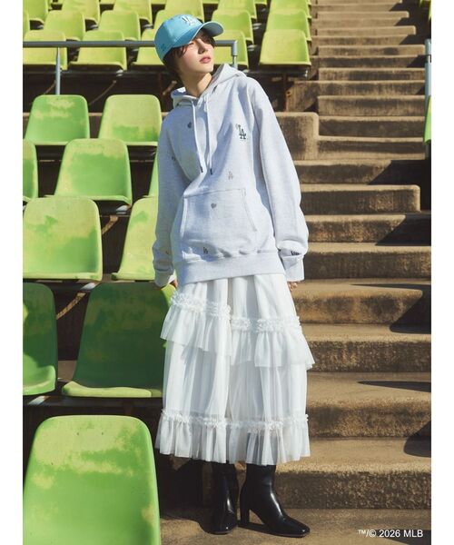 dazzlin（ダズリン）の「【MLB × New Era × dazzlin】ミニロゴアートフーディ（パーカー・レディース・グレー/アイボリー/ネイビー・LARGE）」の10枚目の写真