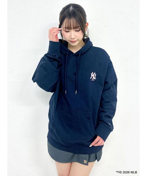 dazzlin（ダズリン）の「【MLB × New Era × dazzlin】ミニロゴアートフーディ（パーカー・レディース・グレー/アイボリー/ネイビー・LARGE）」の14枚目の写真