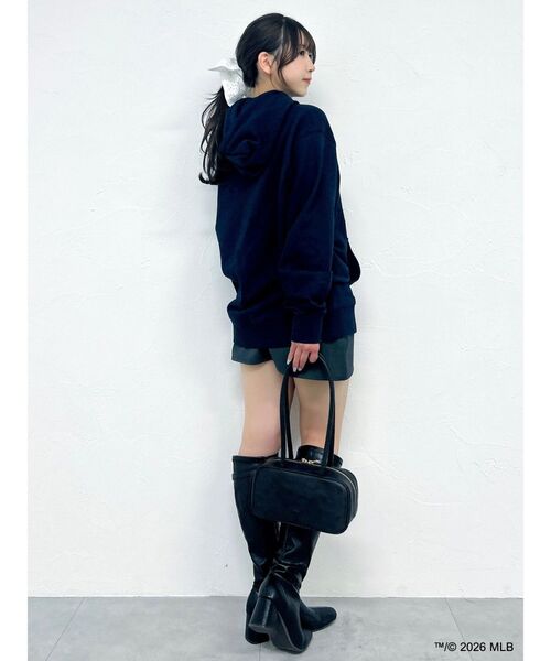 dazzlin（ダズリン）の「【MLB × New Era × dazzlin】ミニロゴアートフーディ（パーカー・レディース・グレー/アイボリー/ネイビー・LARGE）」の16枚目の写真