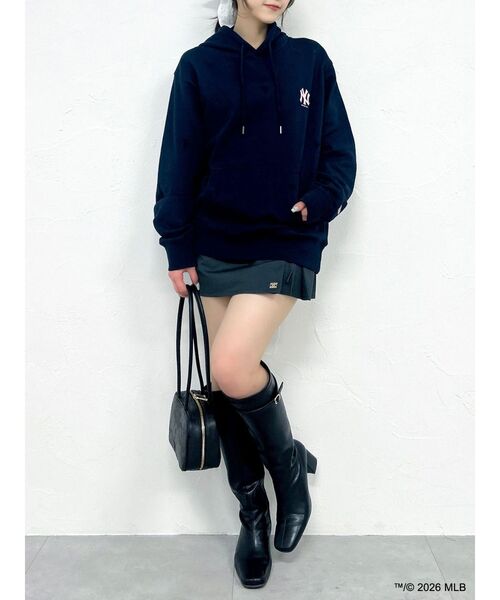 dazzlin（ダズリン）の「【MLB × New Era × dazzlin】ミニロゴアートフーディ（パーカー・レディース・グレー/アイボリー/ネイビー・LARGE）」の17枚目の写真