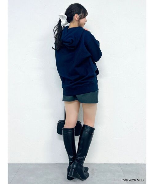 dazzlin（ダズリン）の「【MLB × New Era × dazzlin】ミニロゴアートフーディ（パーカー・レディース・グレー/アイボリー/ネイビー・LARGE）」の18枚目の写真