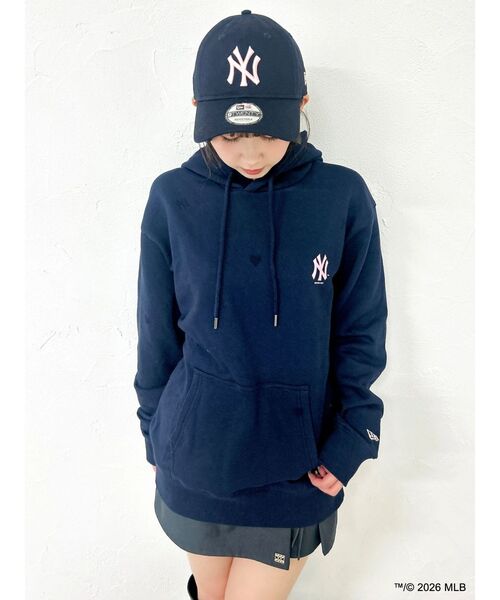 dazzlin（ダズリン）の「【MLB × New Era × dazzlin】ミニロゴアートフーディ（パーカー・レディース・グレー/アイボリー/ネイビー・LARGE）」の19枚目の写真