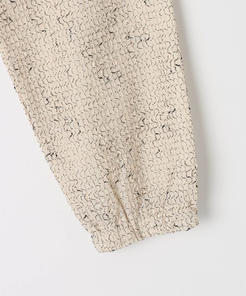 BAYFLOW（ベイフロー）の「[初夏まで着られる]メッシュパーカーブルゾン（ブルゾン・レディース・ブラック/オフホワイト・FREE）」の4枚目の写真