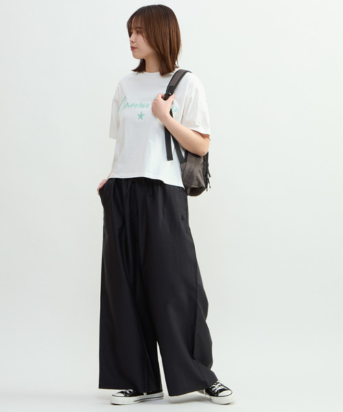 CONVERSE TOKYO(コンバーストウキョウ)の「LOGO EMBROIDERED TEE(Tシャツ/カットソー・レディース・ベージュ/ホワイト・FREE)」の4枚目の写真