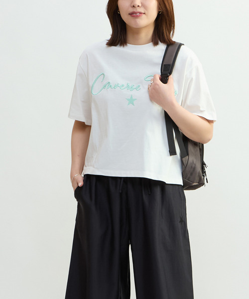 CONVERSE TOKYO(コンバーストウキョウ)の「LOGO EMBROIDERED TEE(Tシャツ/カットソー・レディース・ベージュ/ホワイト・FREE)」の6枚目の写真