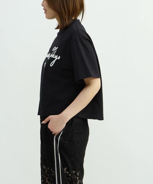CONVERSE TOKYO(コンバーストウキョウ)の「LOGO EMBROIDERED TEE(Tシャツ/カットソー・レディース・ベージュ/ホワイト・FREE)」の12枚目の写真