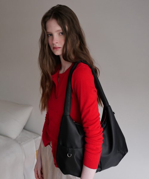 MUCU AND EBONY(ムクアンドエボニー)の「Easy Pocket Bag _ Black(ショルダーバッグ・レディース・その他・FREE)」の1枚目の写真