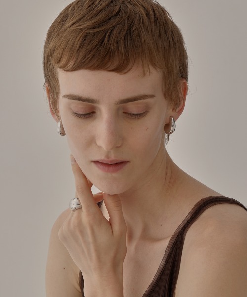AFFECT（アフェクト）の「Impact “Form” Earring（イヤリング・レディース・ゴールド/シルバー・FREE）」の4枚目の写真
