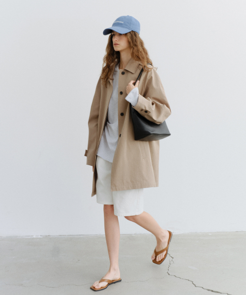 URAGO(ユラーゴ)の「Hidden button half trench coat(トレンチコート・レディース・ブラウン/ライトベージュ・FREE)」の6枚目の写真