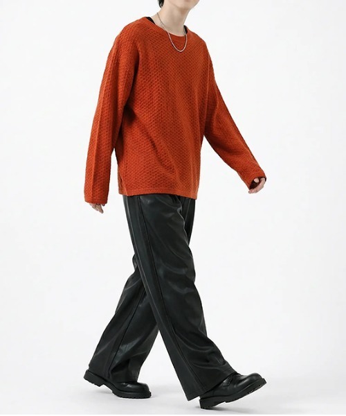 revertical（リバーティカル）の「ワッフル編み ルーズシルエット クルーネック ロングスリーブTシャツ（Tシャツ/カットソー・メンズ・グリーン/ブラウン/テラコッタ/ブラック/アイボリー・MEDIUM/LARGE/SMALL）」の17枚目の写真
