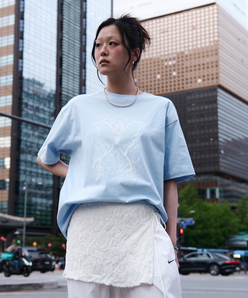 NIKE(ナイキ)の「ナイキ スポーツウェア ウィメンズ オーバーサイズド Tシャツ / Nike Sportswear Women's Oversized T-Shirt IR6969-407 Hydrogen Blue(Tシャツ/カットソー・レディース・クリアブルー・XS/XL/M/L/S)」の4枚目の写真