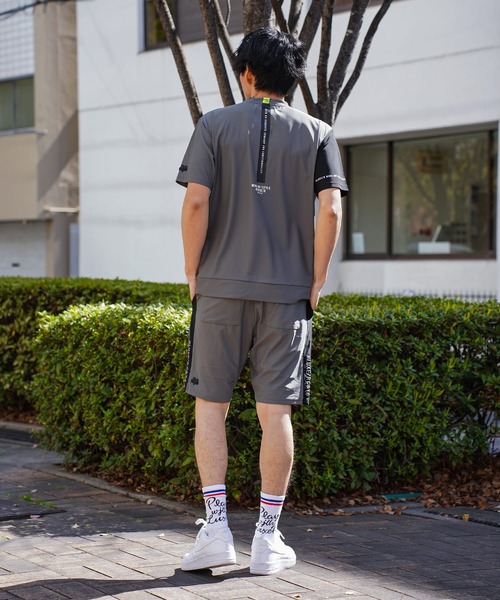 LUXE/R GOLF(ラグジュ ゴルフ)の「(RM)【LUXE/R GOLF】ストレッチ スムース ロゴ ハイネック バイカラー Tシャツ(Tシャツ/カットソー・メンズ・ネイビー/チャコールグレー/ブラック/ホワイト・X-LARGE/LARGE/MEDIUM)」の15枚目の写真