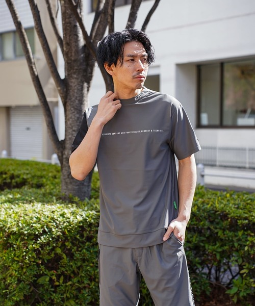 LUXE/R GOLF(ラグジュ ゴルフ)の「(RM)【LUXE/R GOLF】ストレッチ スムース ロゴ ハイネック バイカラー Tシャツ(Tシャツ/カットソー・メンズ・ネイビー/チャコールグレー/ブラック/ホワイト・X-LARGE/LARGE/MEDIUM)」の21枚目の写真