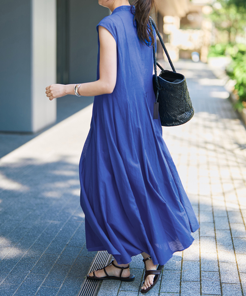 Spick & Span（スピックアンドスパン）の「《手洗い可 / 》C/Rボイルタックノースリーブワンピース（ワンピース・レディース・ホワイト系その他/ブラック/ブルー・36/38）」の3枚目の写真