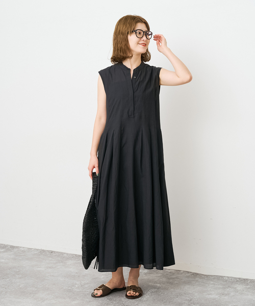 Spick & Span（スピックアンドスパン）の「《手洗い可 / 》C/Rボイルタックノースリーブワンピース（ワンピース・レディース・ホワイト系その他/ブラック/ブルー・36/38）」の4枚目の写真