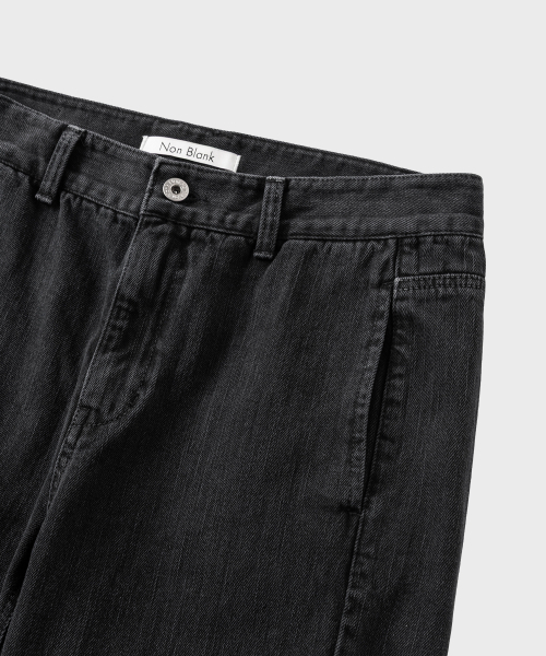 NONBLANK（ノンブランク）の「ガーメントダイカーブデニムパンツ_DARK GREY（デニムパンツ・メンズ・グレー・MEDIUM/LARGE/X-LARGE）」の4枚目の写真