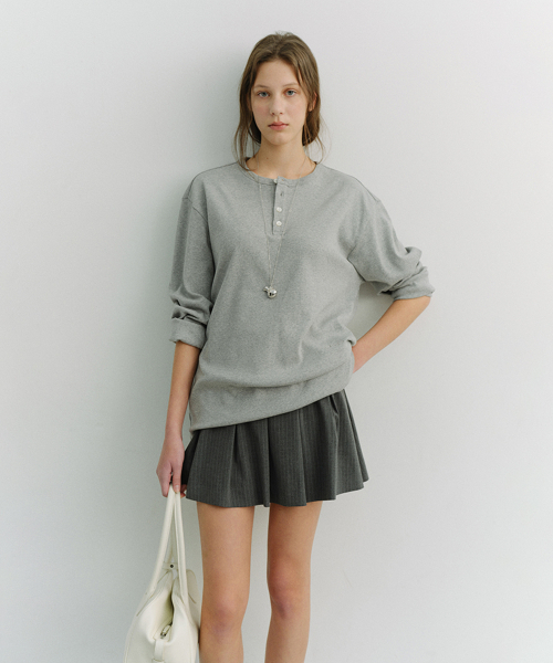 DUNST(ダンスト)の「UNISEX HENLEY-NECK T-SHIRT_UDTS6A109_MELANGE GREY(Tシャツ/カットソー・レディース・グレー・X-SMALL/SMALL/X-LARGE)」の1枚目の写真