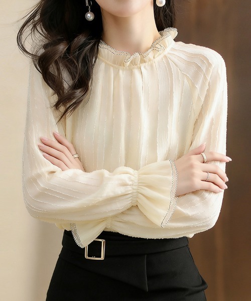 ReRe(リリ)の「レース風デザインフリルハイネックブラウス(シャツ/ブラウス・レディース・ベージュ・MEDIUM/LARGE/X-LARGE)」の4枚目の写真