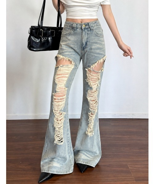 SHEENA(シーナ)の「カットアウトハイダメージデニムフレアパンツ(デニムパンツ・レディース・ライトブルー・L/M/S)」の3枚目の写真