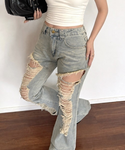 SHEENA(シーナ)の「カットアウトハイダメージデニムフレアパンツ(デニムパンツ・レディース・ライトブルー・L/M/S)」の6枚目の写真