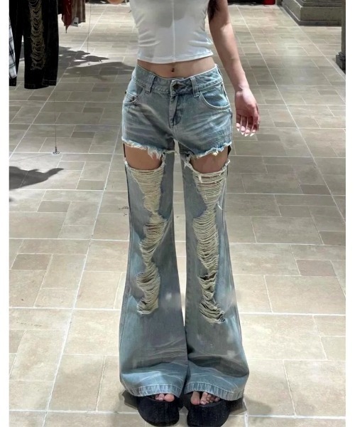 SHEENA(シーナ)の「カットアウトハイダメージデニムフレアパンツ(デニムパンツ・レディース・ライトブルー・L/M/S)」の8枚目の写真