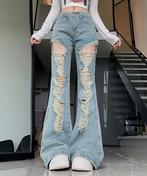 SHEENA(シーナ)の「カットアウトハイダメージデニムフレアパンツ(デニムパンツ・レディース・ライトブルー・L/M/S)」の11枚目の写真