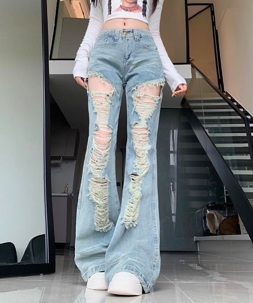SHEENA(シーナ)の「カットアウトハイダメージデニムフレアパンツ(デニムパンツ・レディース・ライトブルー・L/M/S)」の12枚目の写真
