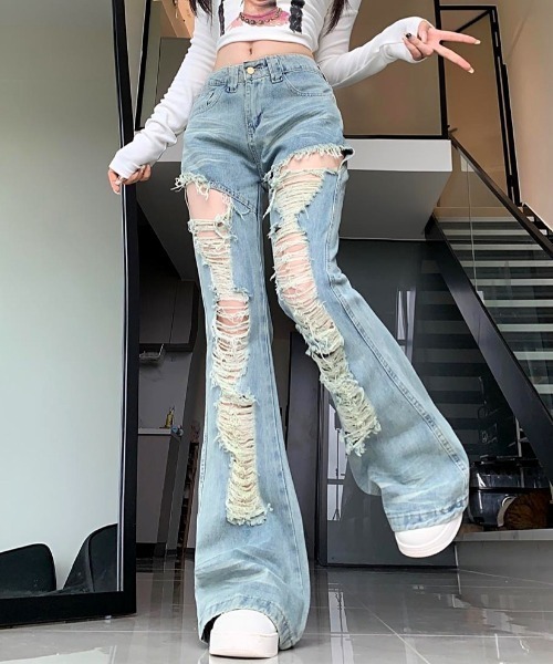SHEENA(シーナ)の「カットアウトハイダメージデニムフレアパンツ(デニムパンツ・レディース・ライトブルー・L/M/S)」の16枚目の写真