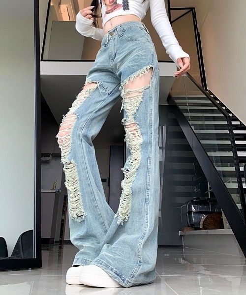 SHEENA(シーナ)の「カットアウトハイダメージデニムフレアパンツ(デニムパンツ・レディース・ライトブルー・L/M/S)」の17枚目の写真