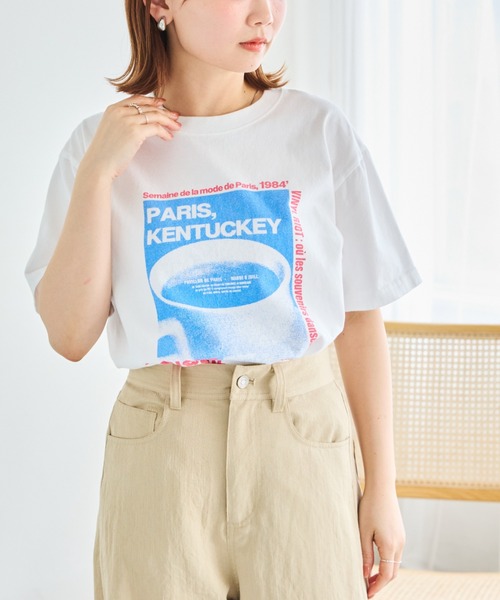 TRICOMER(トリコメル)の「【TRICOMER】ヴィンテージライク プリントロゴTシャツ|PARIS KENTUCKY(Tシャツ/カットソー・レディース・ホワイト・F)」の1枚目の写真