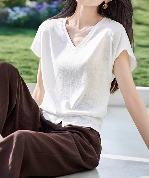 AMAJI（アマジ）の「Vネック フレンチスリーブ フロントボタン スリット 半袖 Tシャツ（Tシャツ/カットソー・レディース・ホワイト・SMALL/MEDIUM/LARGE/X-LARGE）」の4枚目の写真