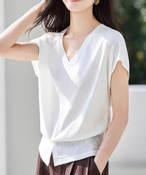 AMAJI（アマジ）の「Vネック フレンチスリーブ フロントボタン スリット 半袖 Tシャツ（Tシャツ/カットソー・レディース・ホワイト・SMALL/MEDIUM/LARGE/X-LARGE）」の3枚目の写真